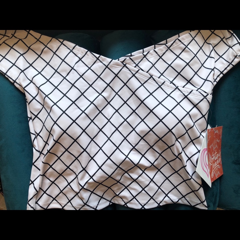 KJ over the shoulder top in Grid